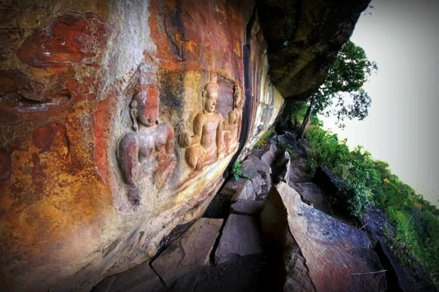 bassorilievi sulla roccia, Gruppo di Roluos