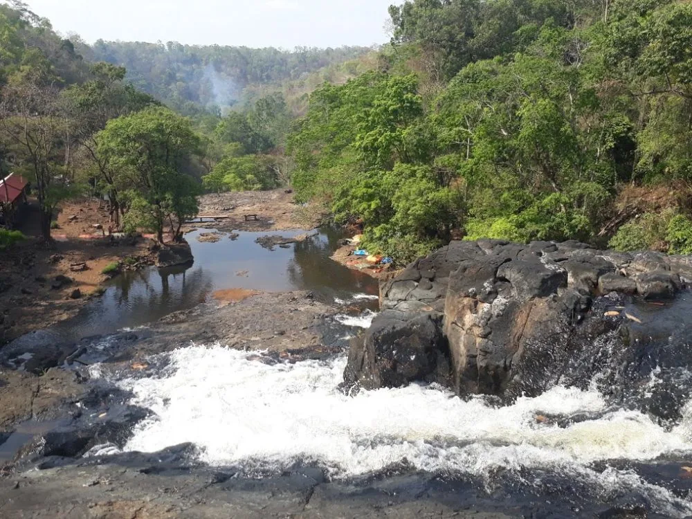 Bou Sra, la cascata durante la stagione verde