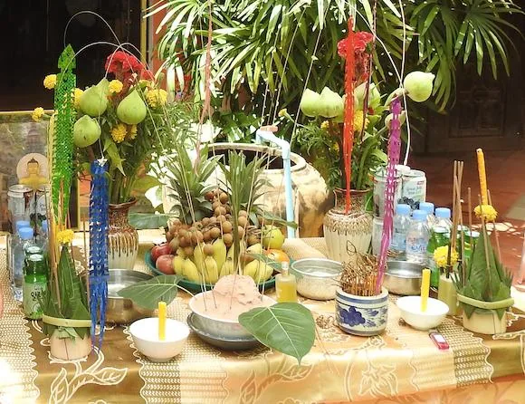 Tavola imbandita per il Capodanno Cambogiano Tavola imbandita per il Capodanno Cambogiano
