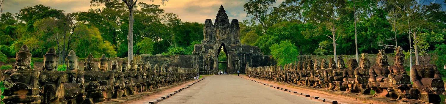 viale di ingresso sud Angkor Thom, statue di demoni e semidei