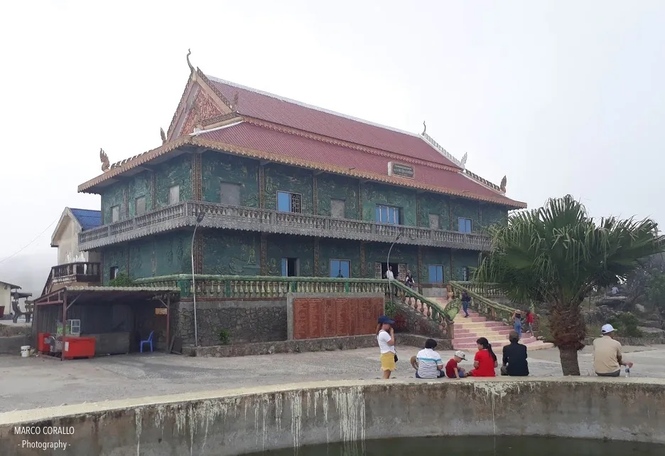 Il suggestivo tempio Wat Sampov Pram a Bokor Hill