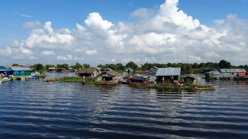 lago tonle sap villaggio galleggiante