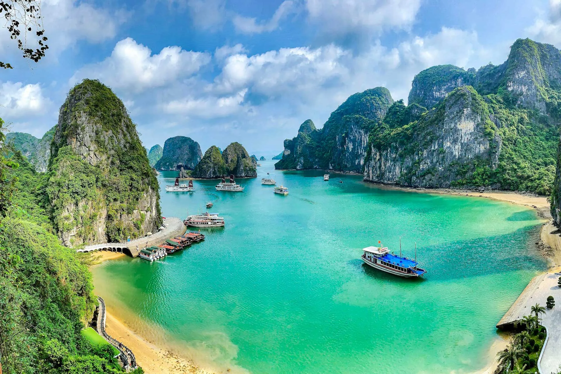 panorama della Baia di Halong, Vietnam panorama della Baia di Halong, Vietnam