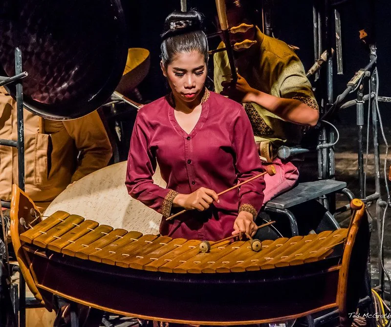 Suonatrice di xilofono al Phare Circus