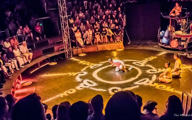 Una scena del Phare Circus