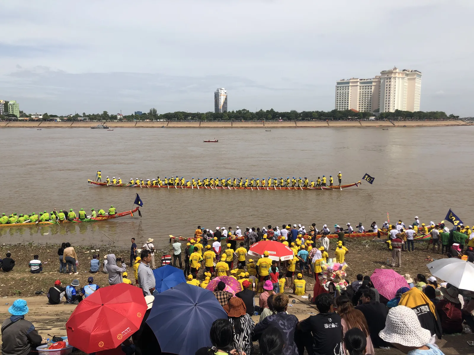 Festival dell'Acqua 2026: gare cancellate a Phnom Penh