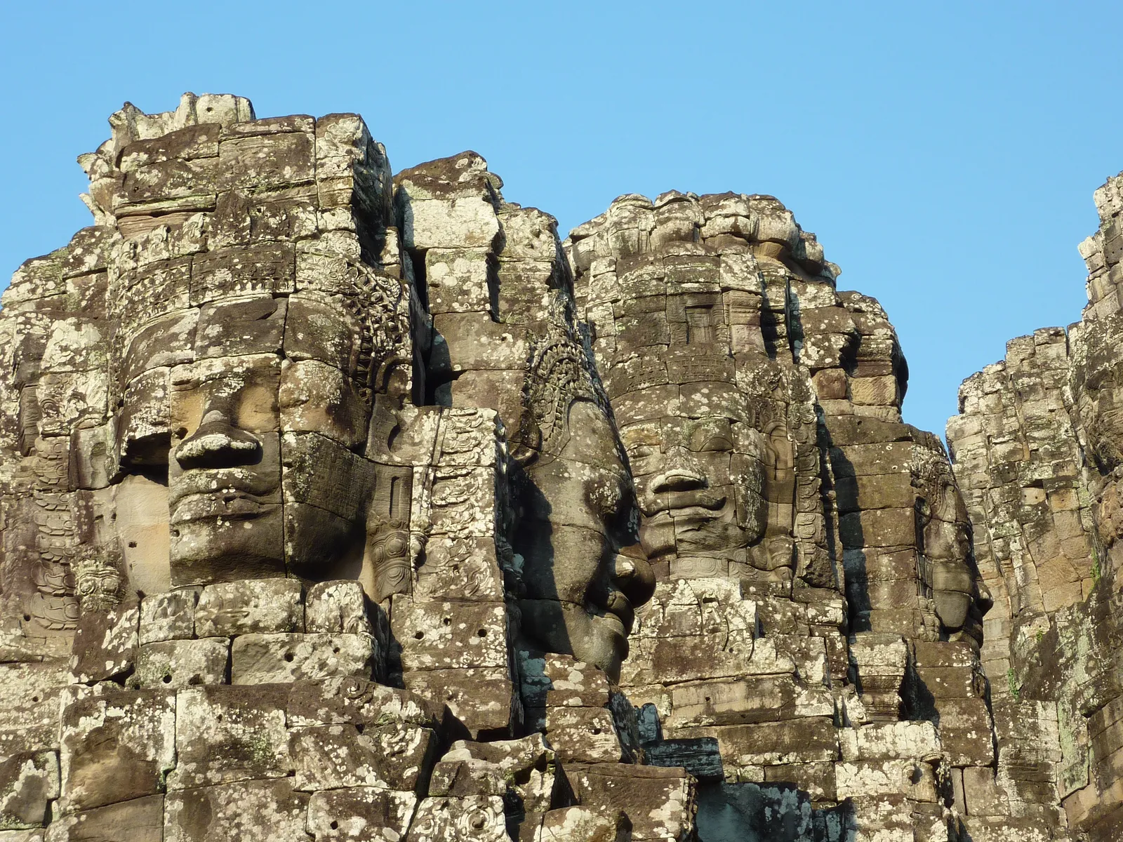 I volti di pietra del tempio del Bayon ad Angkor, in Cambogia, tappa dell'itinerario di due settimane tra Vietnam e Cambogia