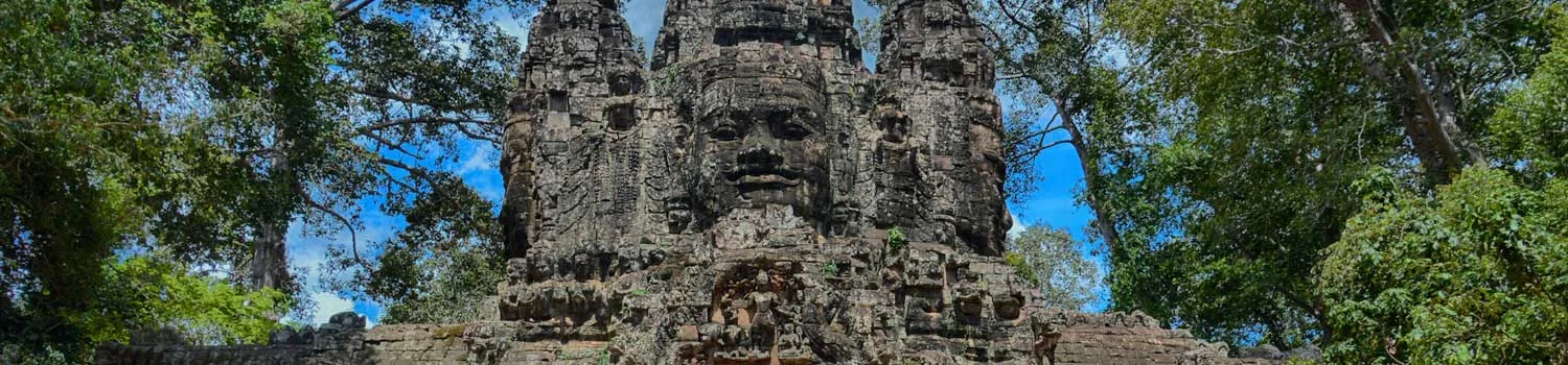 statue in pietra del Bayon