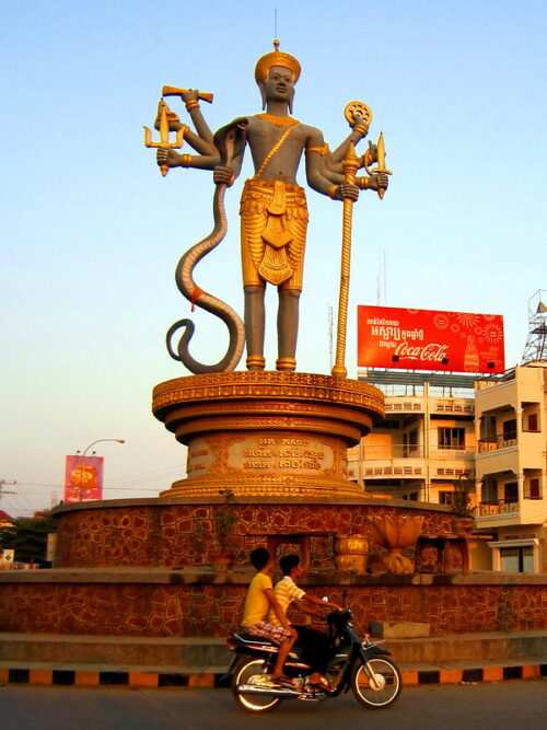 Battambang, statua di Visnù