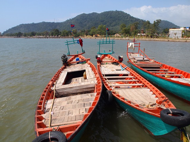 barche al largo della costa sud della Cambogia