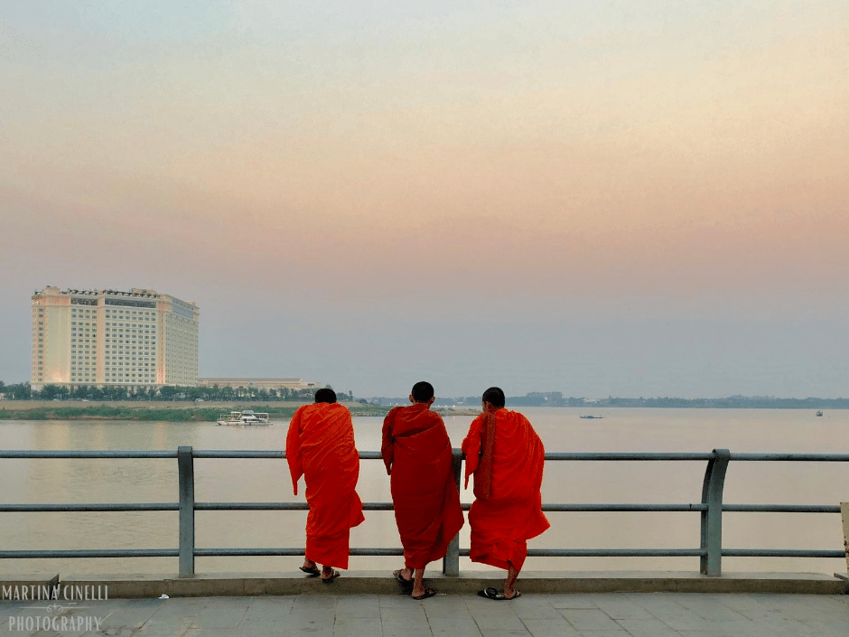 monaci sul Mekong a Phnom Penh